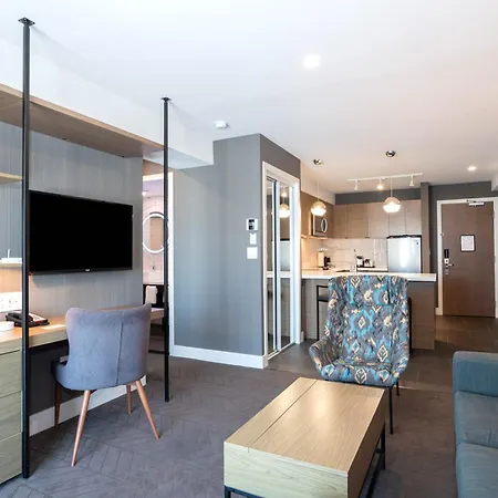Sandman Signature Calgary Airport Hotel-3