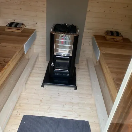 Private Big Garden Double Chalet With Outside Hottub And Barrelsauna, Woodside, Nature-3
