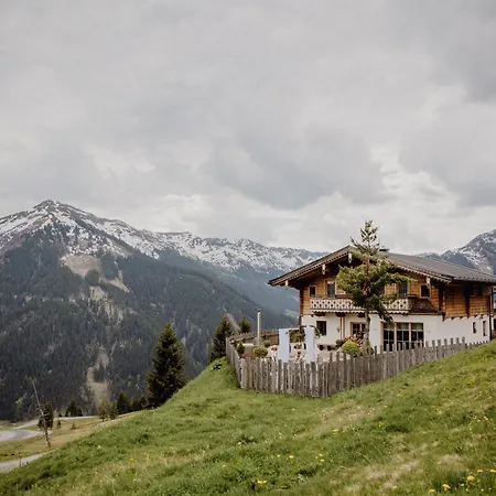 Wallegg Lodge - Alpine Premium Chalet - Ski In-Ski Out - Real Alpine Location Saalbach-2