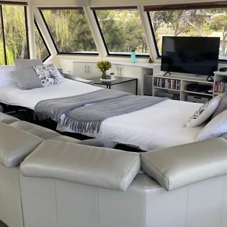 Wow Houseboats Pty Ltd-2