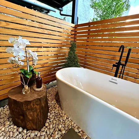 Cozy Tiny Home With Outdoor Hot Tub In City Center-3