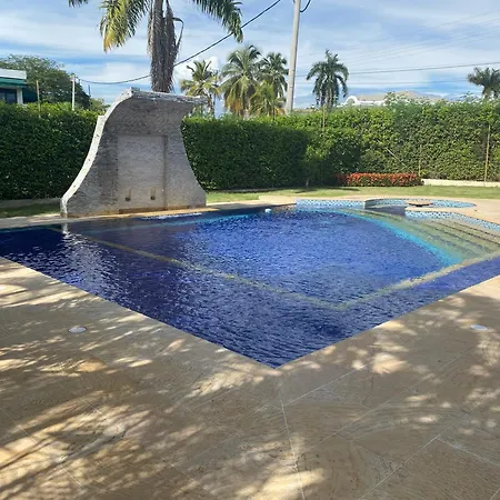 Casa Lagos Del Penon-2