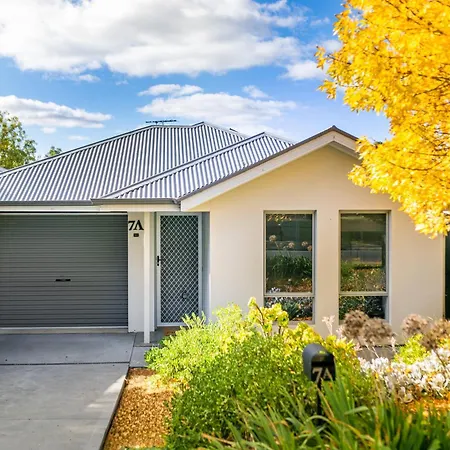 3bedroom Modern Home in Mt Barker, 8km to Hahndorf-2