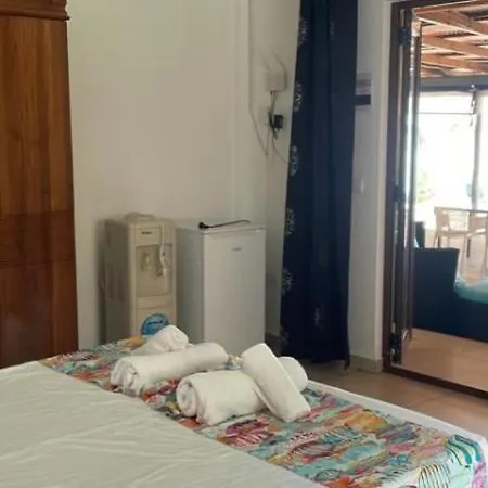 Le Lagon Bleu Guest House By Hyde Tide-2