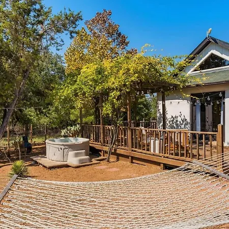 Falling Star, Hot Tub And Pet Friendly!-3
