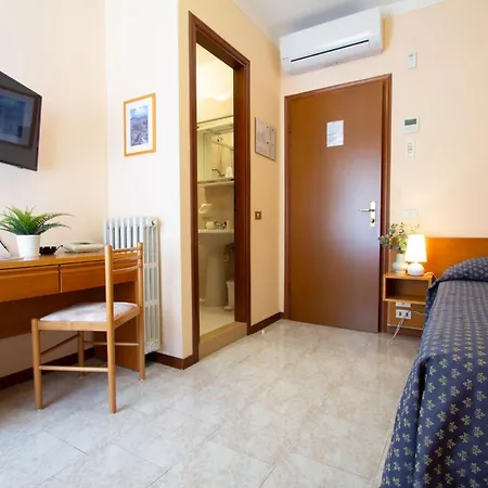 Hotel Benacus Torri Del Benaco-3