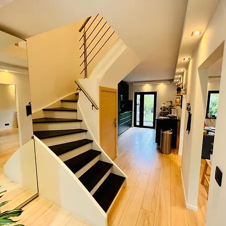 Town House With Garden - 1 Room With Shared Bathroom-3