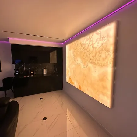 Premium Sky Jacuzzi Apartment-3