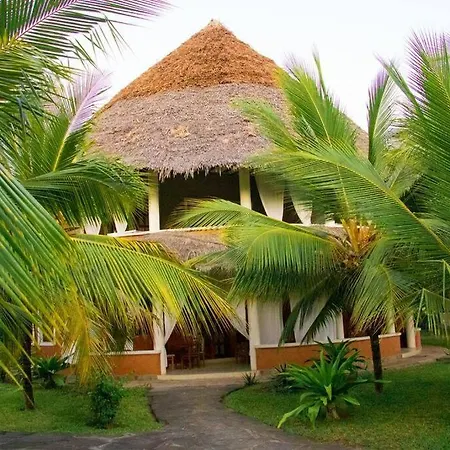 Tembo 2 Beach Cottage, With Pool & Spa-3