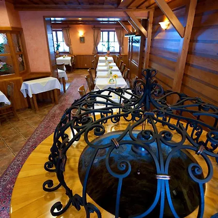 Hotel Karpatsky Dvor Lozorno-3