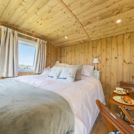 Saltmarsh Hut-3
