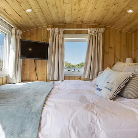 Saltmarsh Hut-2