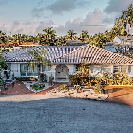 Waterfront Villa Heated Pool Spa Walk To Beach-2