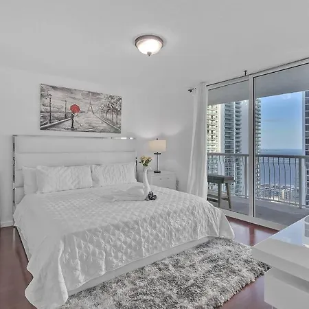 Cozy 1Bed 1Bath Overlooking Brickell Skyline-2