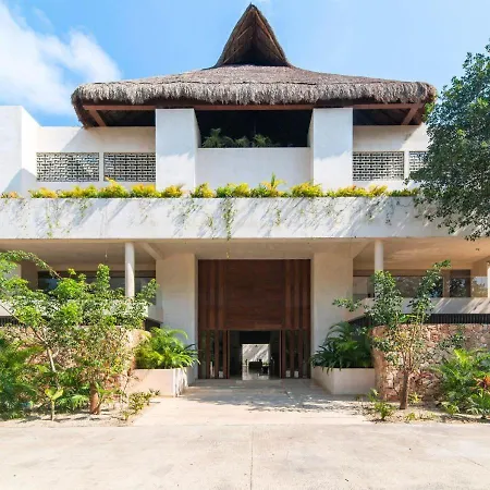 Modern Chic 1 Bedroom Apt W/ Rooftop Infinity Pool-2