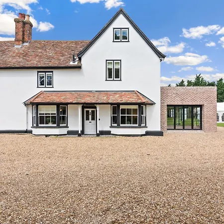 The Manor At Minstrel Court-3