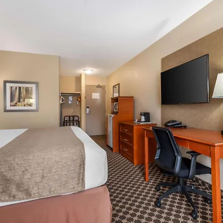Best Western Strathmore Inn-3