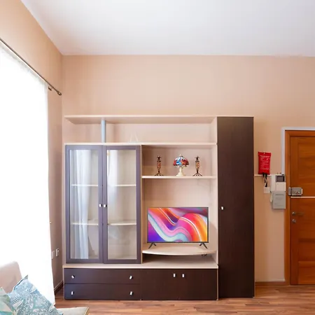 Emerald Court Apartments & Penthouse With Heated Jacuzzi-2