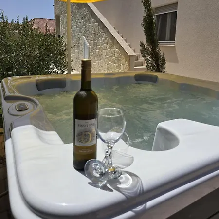 Luxury Apartment Gaspa With Jacuzzi-3
