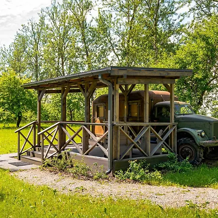 Romantic Stay In Apple Tree Park - Vintage Gaz-63-2