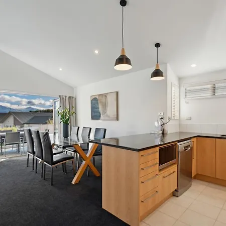 Alpine Retreat - 3 Bedroom-2