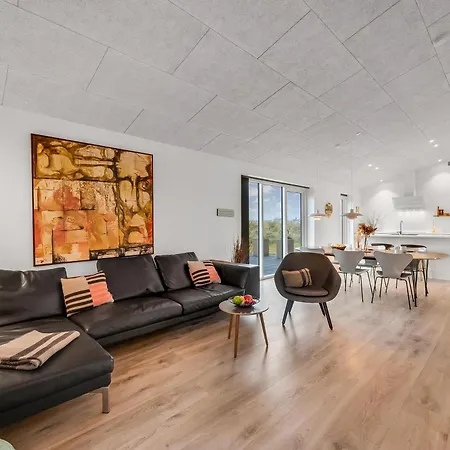 Luxurious 8-Person House With A Spacious Outdoor Spa - 1003-3