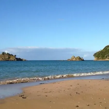 Beautiful Te Ngaere Beach Two Bedroom Bach With Spa Pool-3