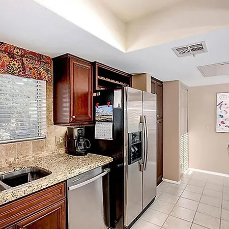 Central Area, Heated Pool, Hot Tub, Bbq, & More-2