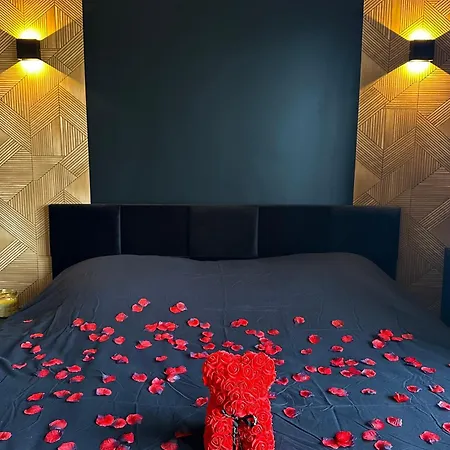 Le Temple - Love Room Au Coeur Des Remparts-2