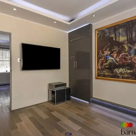 Covent Garden Two Bedroom Flat-3