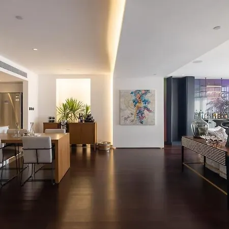 Four Seasons Luxurious Apartment-2