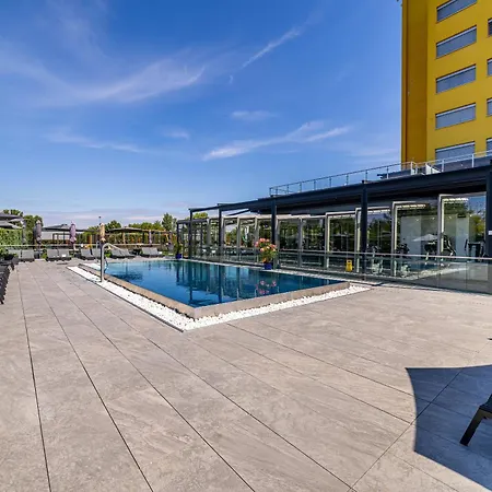 Hotel Aura Design&Garden Pool-2