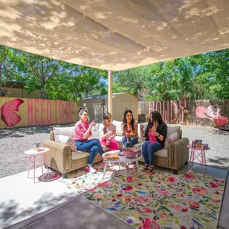 50 Shades Of Pink-Private Hot Tub!-3