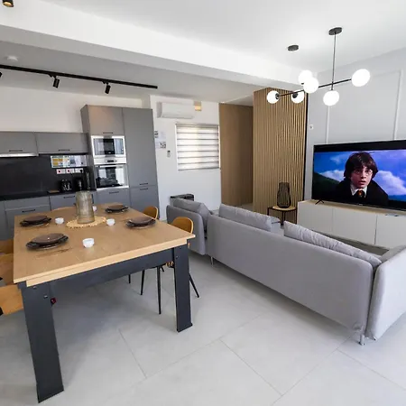 Terraced Penthouse With Views And Jacuzzi-3