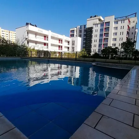 Classy Studio Apartment Racecourse Gardens-2
