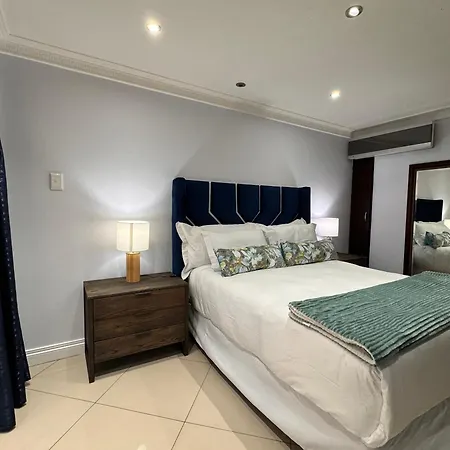 Accommodation Front - Extravagant 4 Sleeper Penthouse With Stunning Views-3