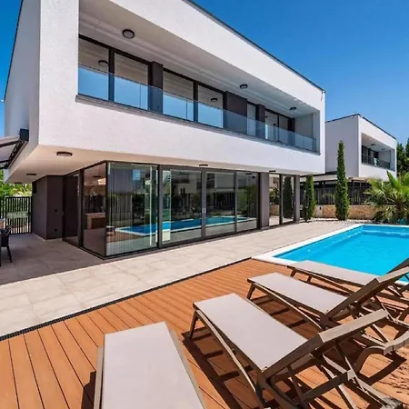 Villa Omega - Four Bedroom Villa With Swimming Pool-2