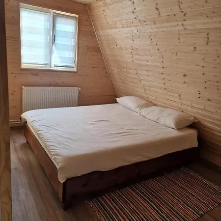 Bucovina-A-Framehouse-Hottub-Fireplace-Patio-Wifi-2