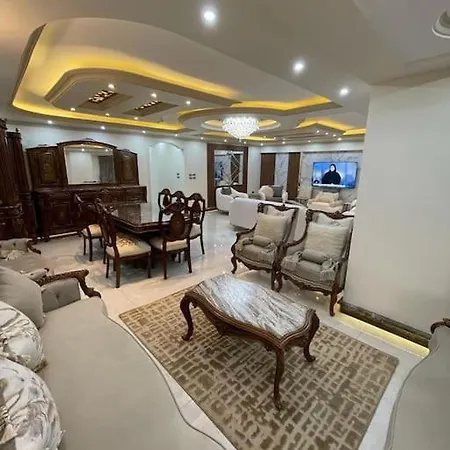 Spacious And Luxurious Apartment-2