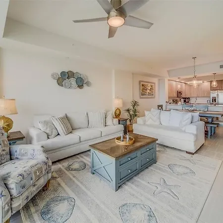 Luxury Waterfront Penthouse With Amenities And Services-3