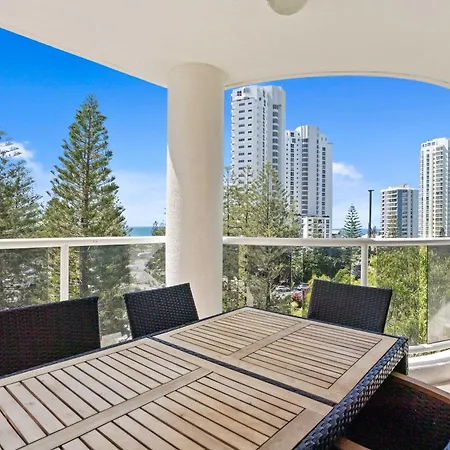 Oscar On Main 2B - Heart Of Main Beach Ocean Views - Hosted By Coastal Letting Co.-2