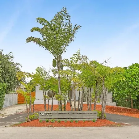 Luxury Oakland Park Oasis-2