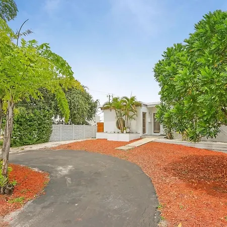 Luxury Oakland Park Oasis-3