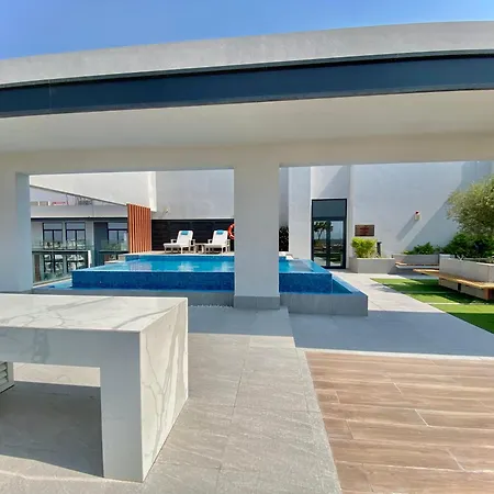 Trendy Studio With Top Amenities-3