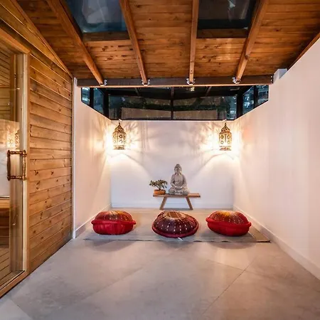 Private Sauna Jacuzzi Billiard Gym Luxury Retreat-2