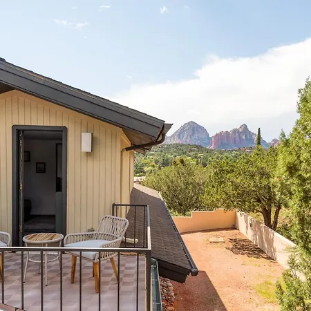 The Uptown Viewhouse - Big Redrock Views, Hottub-3