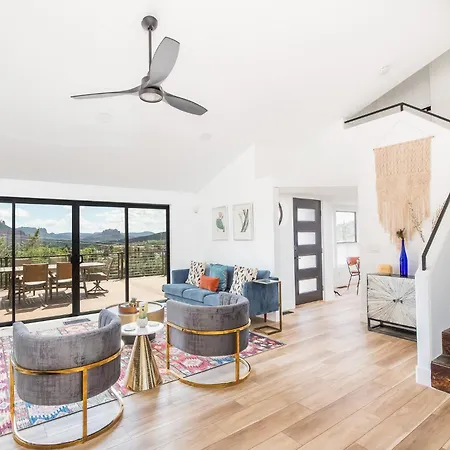 The Uptown Viewhouse - Big Redrock Views, Hottub-2