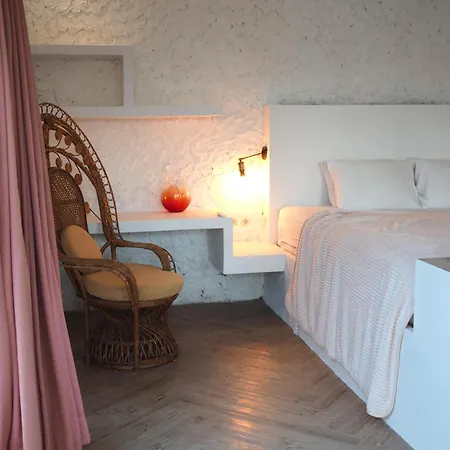 Tsunagari Studio Apartment Babakan-3