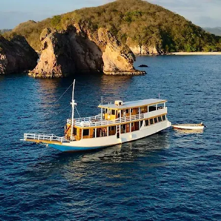 Komodo Live A Board Cruise-2
