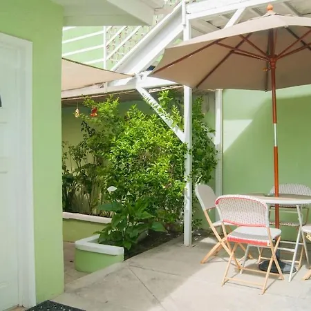 Beautiful And Spacious Family Home With Garage-2